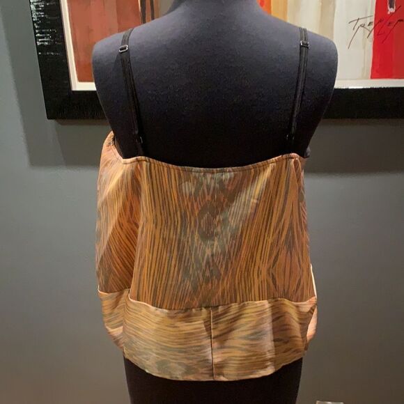 Derek Lam for Design Nation wood grain silky blouson hem tank, new, size medium - Picture 6 of 7